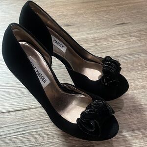 Steve Madden Black pumps
